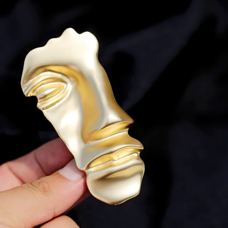

Top Grade Vintage Brooch Customizable Semi-Figure Mask Large Brooch Elegant Versatile Face Suit Jacket Brooch Accessories