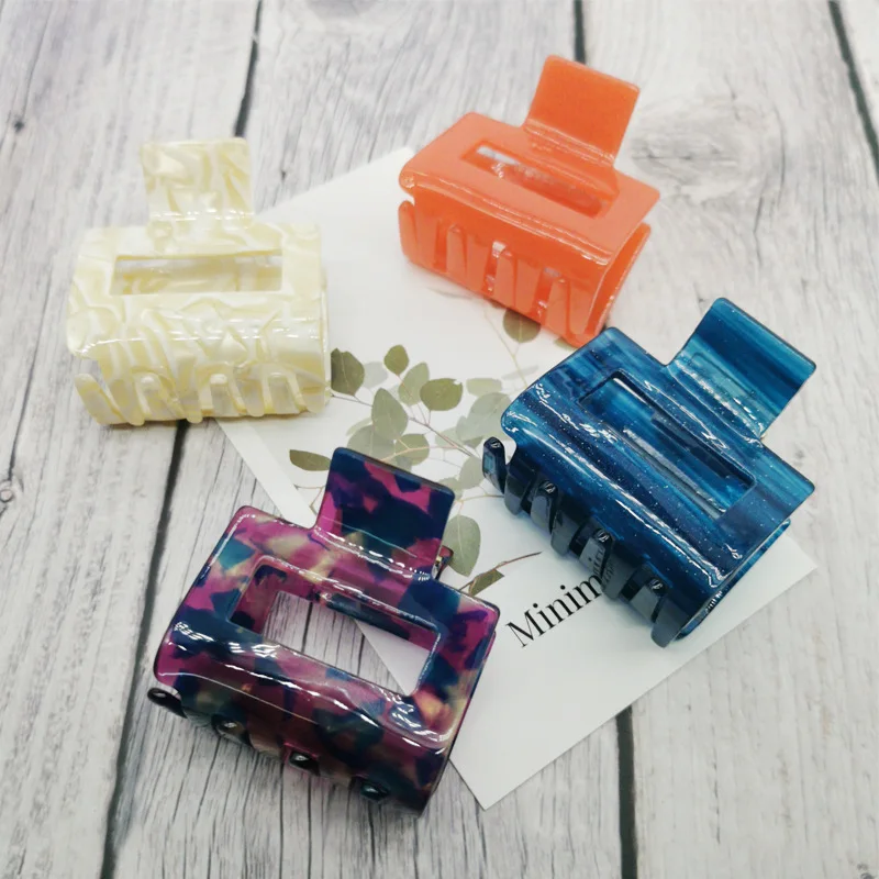 Рисунок 5 - Заколка-клипса с леопардовым принтом