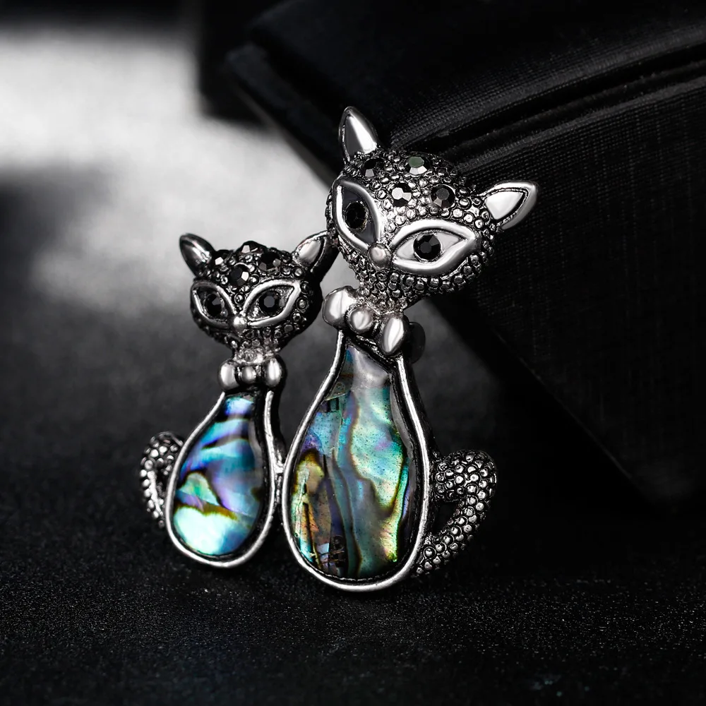 

Korean-style Jewelry Fashion And Personality Cute Loving Cat Corsage Paua Shell Brooch in Man