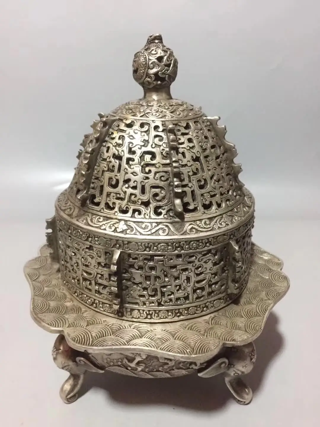 

Collection Chinese Tibetan Silver Carved Flower Copper Incense Burner Hollow Out Censer Plate Censer Home Decoration Crafts