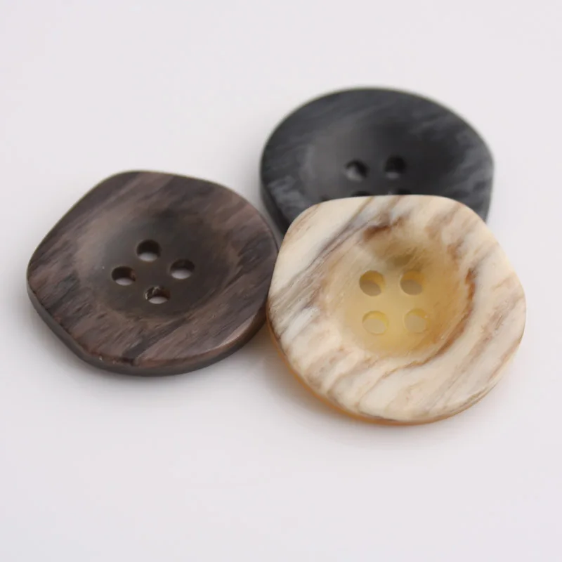 10 개/몫 15-43mm 하이 엔드 수지 4 눈 불규칙한 반원형 버튼 코트 윈드 브레이커 자켓 의류 버튼 C237