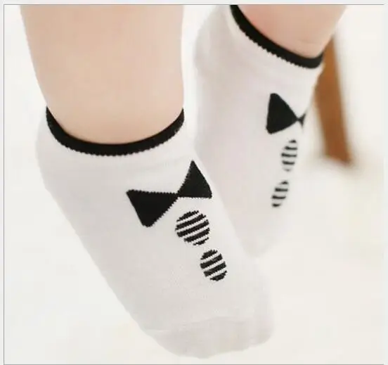 White tie Хлопковые нескользящие носки для новорожденных носки-тапочки для малышей Короткие Носки с рисунком Больших Глаз для маленьких мальчиков и девочек - Цвет: White tie