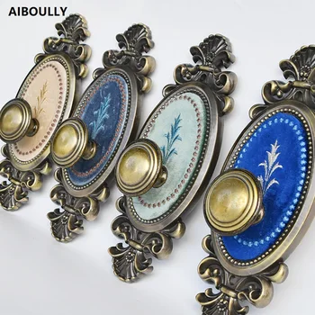 

2Pcs/Set Luxury Fashion European Curtain Hooks Holder Hanger Bronze Display Rack Wall Hook Curtain Accessories Door Handle