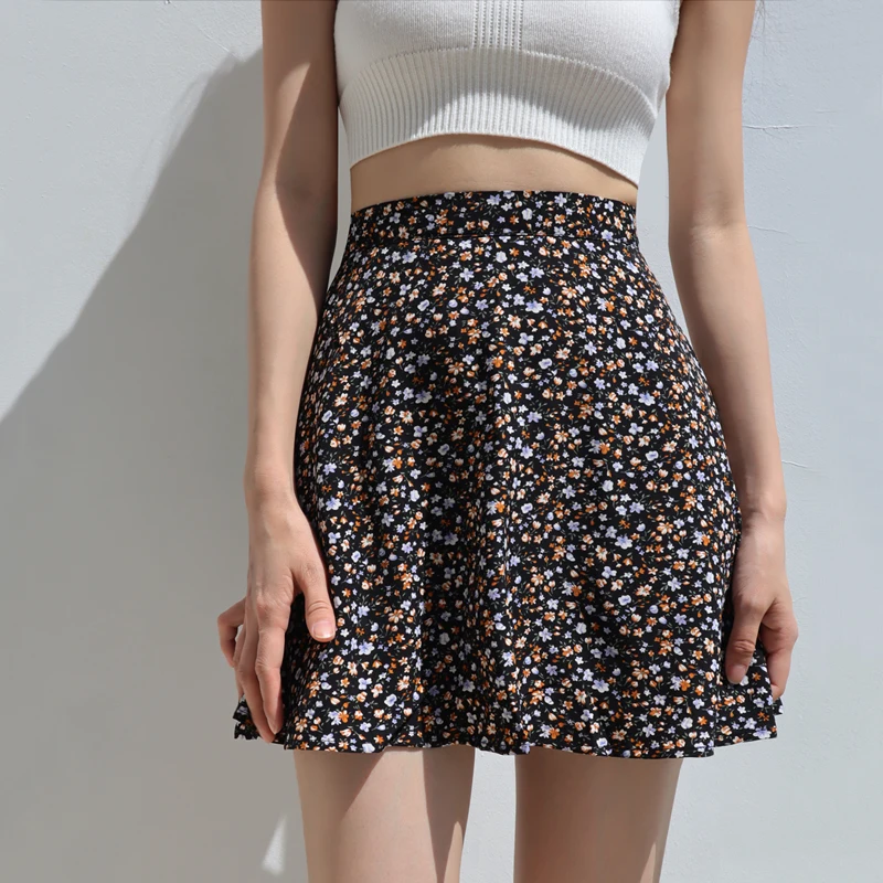 Short pleated printed skirt