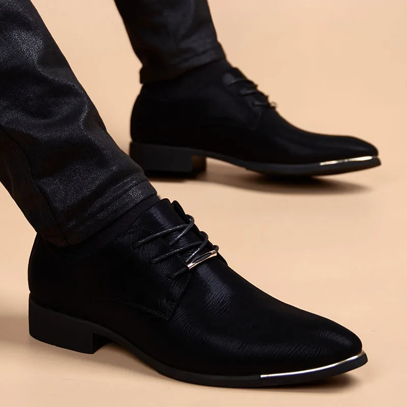 Tanie Biznesowe męskie skórzane buty modne buty galowe męskie