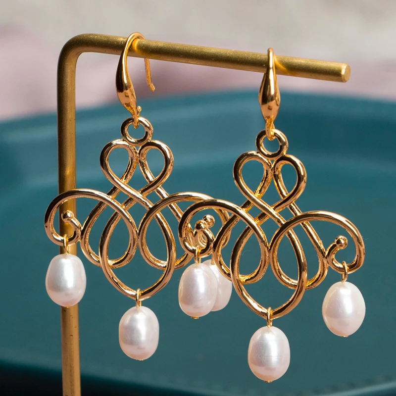 Royal style 14k gold earring (3)