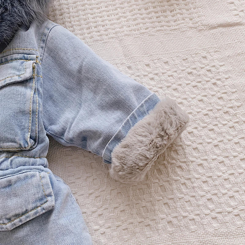 Г., зимняя джинсовая куртка для маленьких девочек, теплая бархатная верхняя одежда с натуральным мехом для малышей, пальто парка для малышей от 1 до 6 лет ветровка, YJ131