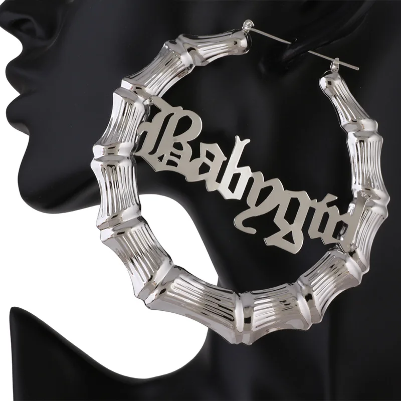 Женские серьги гвоздики с надписью Babygirl большие круглые из сплава серебристого и