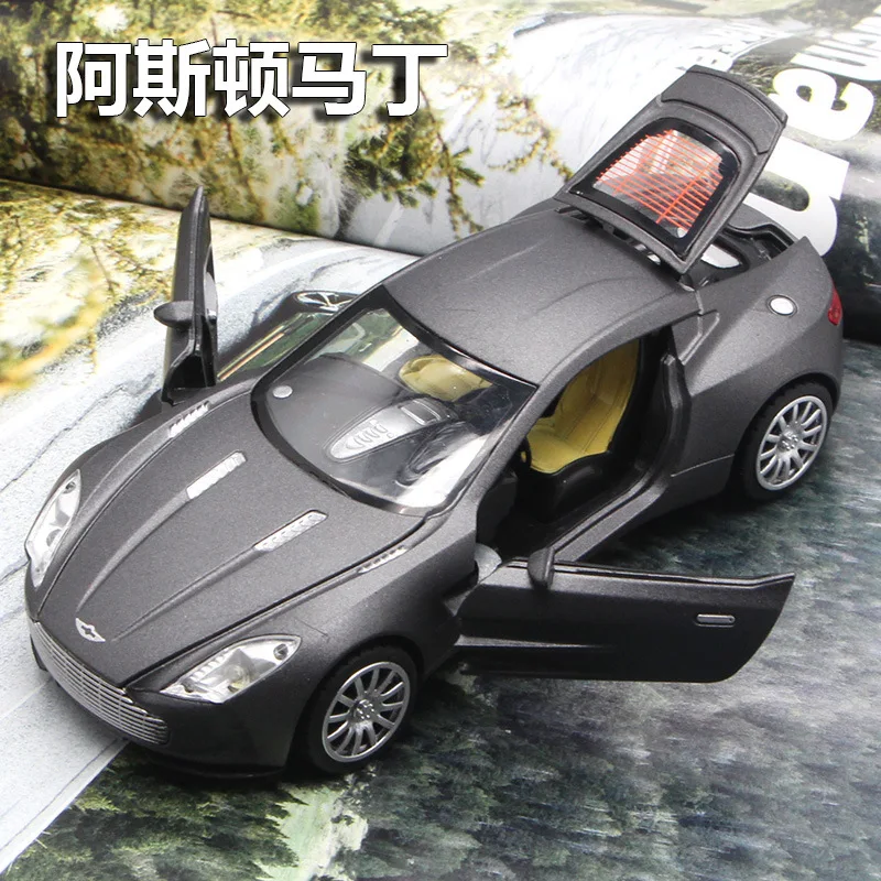 

Boxed Aston Martin 1: 32 Alloy Models Toy Car Children Sound And Light Toy