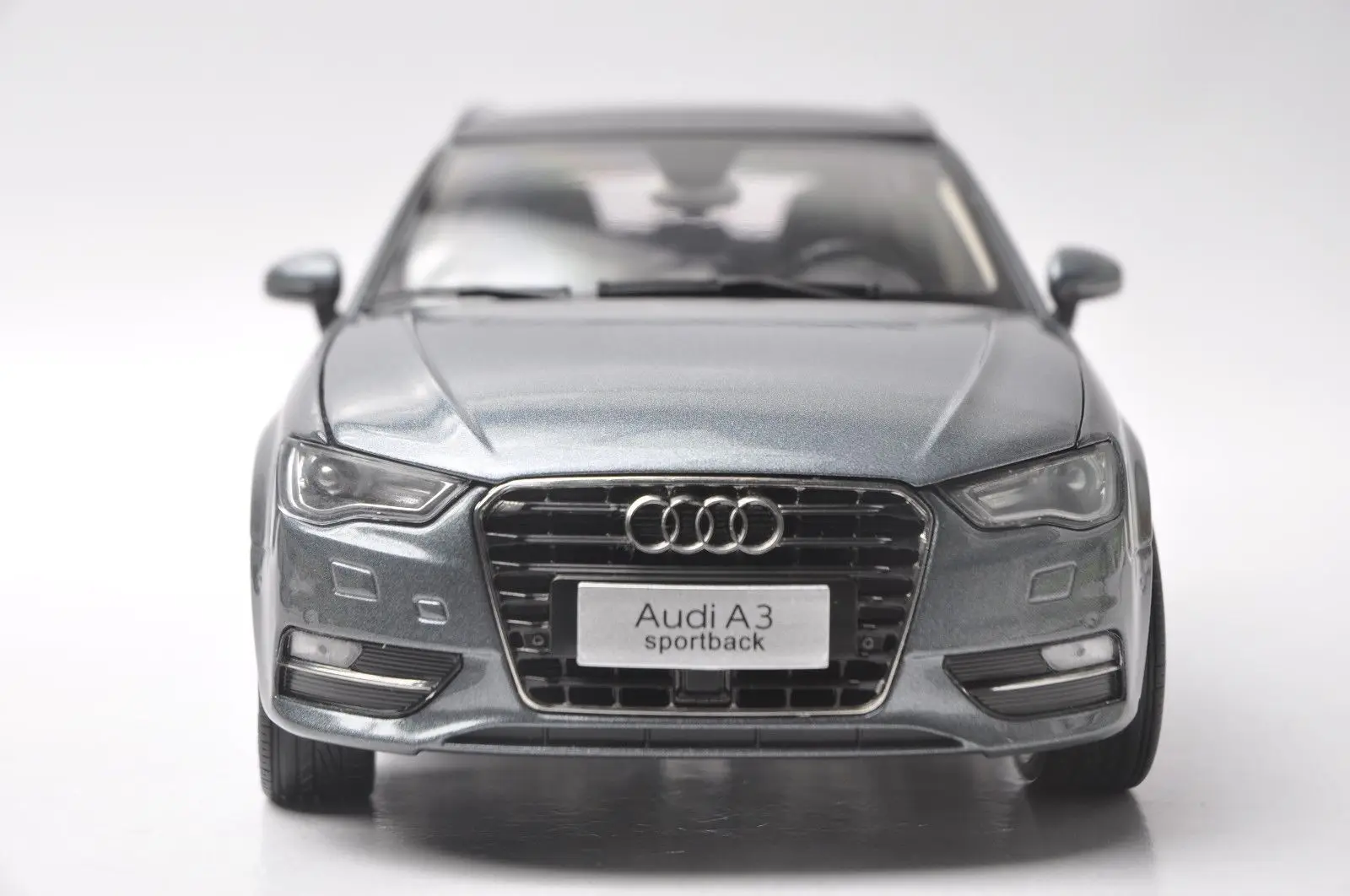 Модель литая в масштабе 1:18 для Audi A3 Sportback Grey SUV игрушечный автомобиль из сплава