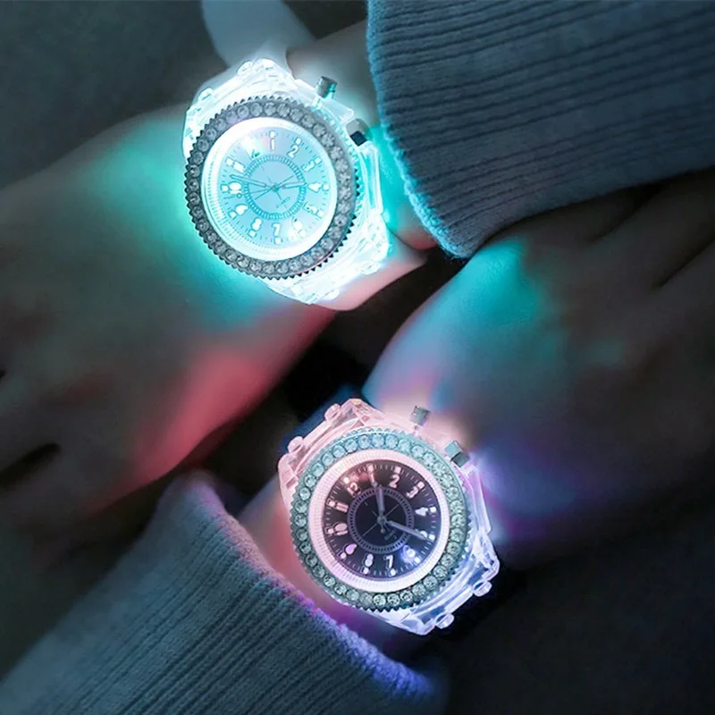LED Flash Luminous Watches Personality Trends Students Lovers Jellies Woman Men's Watches 7 Colors Light Wrist Watch Hot