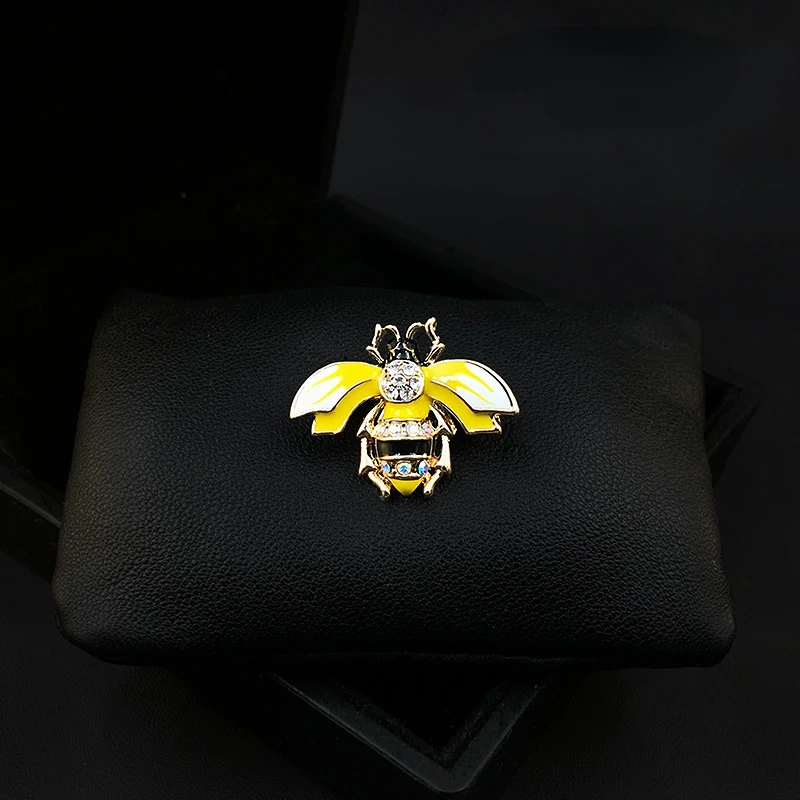 

Cute Cartoon Yellow Bees Brooch Suit Coat Clothes Decorative Corsage Versatile Pin Elegant Accessories Women Rhinestone Jewelry