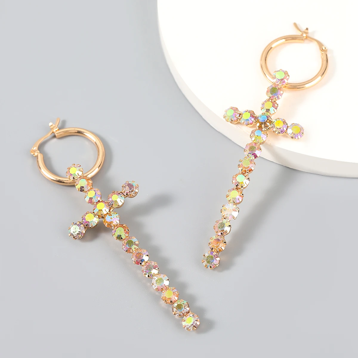 2021 Simple Metal Rhinestone Cross Earrings Family Party Popular Dangle Earrings Women's Retro Statement Earrings