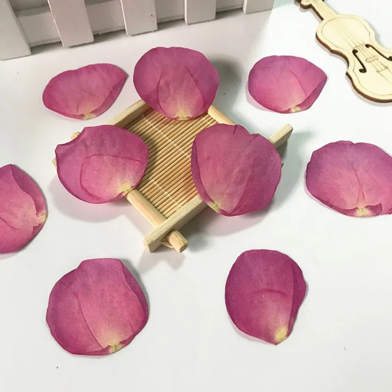 玫红色