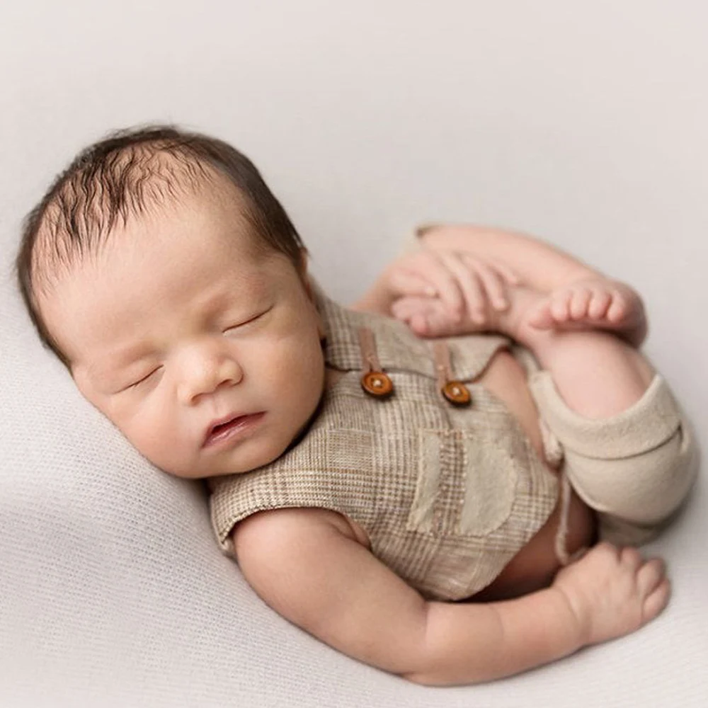 

2Pcs Set Newborn Baby Photography Props Little Gentleman Outfit Baby Boy Photo Props Infant Plaid Vest Pants Set