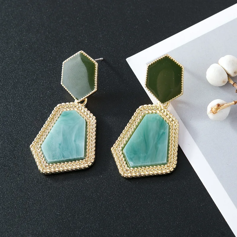 В соответствии с новыми модными тенденциями в элегантный темперамент простых