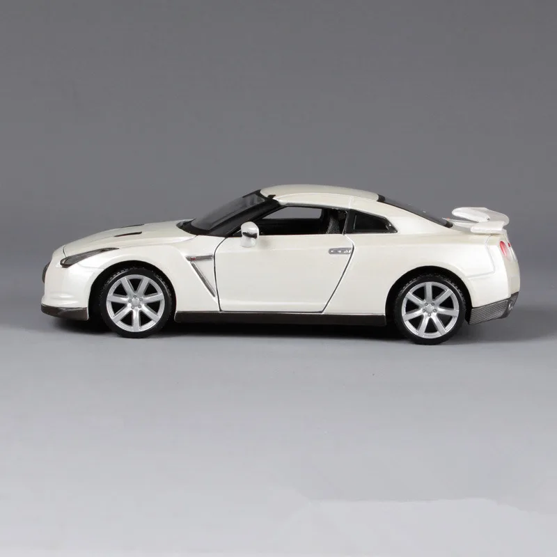 Maisto 1:24 2009NissanGT модель автомобиля из сплава, модель автомобиля, украшение автомобиля, коллекция, Подарочная игрушка - Цвет: GTR