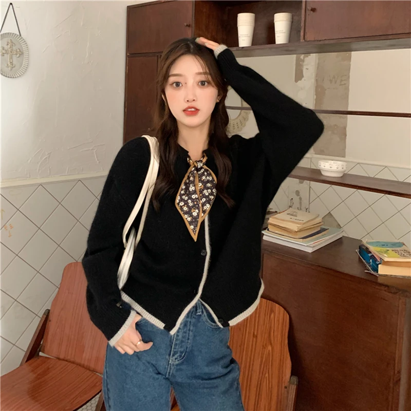 

2021 new lace v-neck cardigan sweater women autumn and winter gentle knit solid color coat jacket