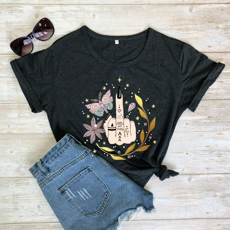 não colorido não hoje dedo médio camiseta celestial luna traça bruxa gótico tshirt estética witchy mulher gráfico camiseta topo