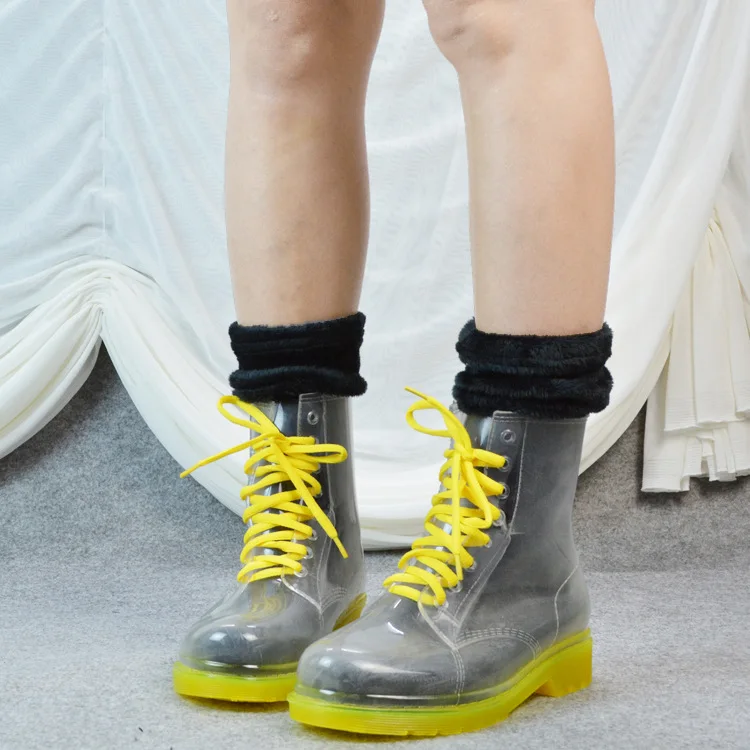 Модные женские резиновые сапоги на плоской подошве. Прозрачные дождевые ботинки на плоской подошве; Ботинки martin; водонепроницаемая обувь; теплые резиновые ботинки для студентов