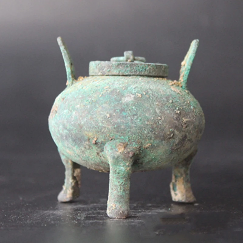 

Collection of old Chinese bronze pots, pots with beams, three-legged aromatherapy burners