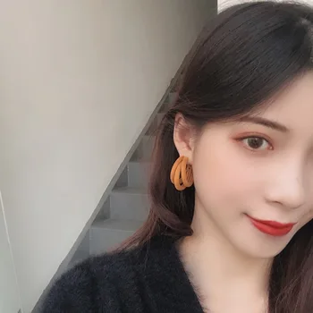 

Fashion Women Chic C-type Velvet Earrings Retro Simple Semi-circular Irregular Geometric Stud Earrings HOT