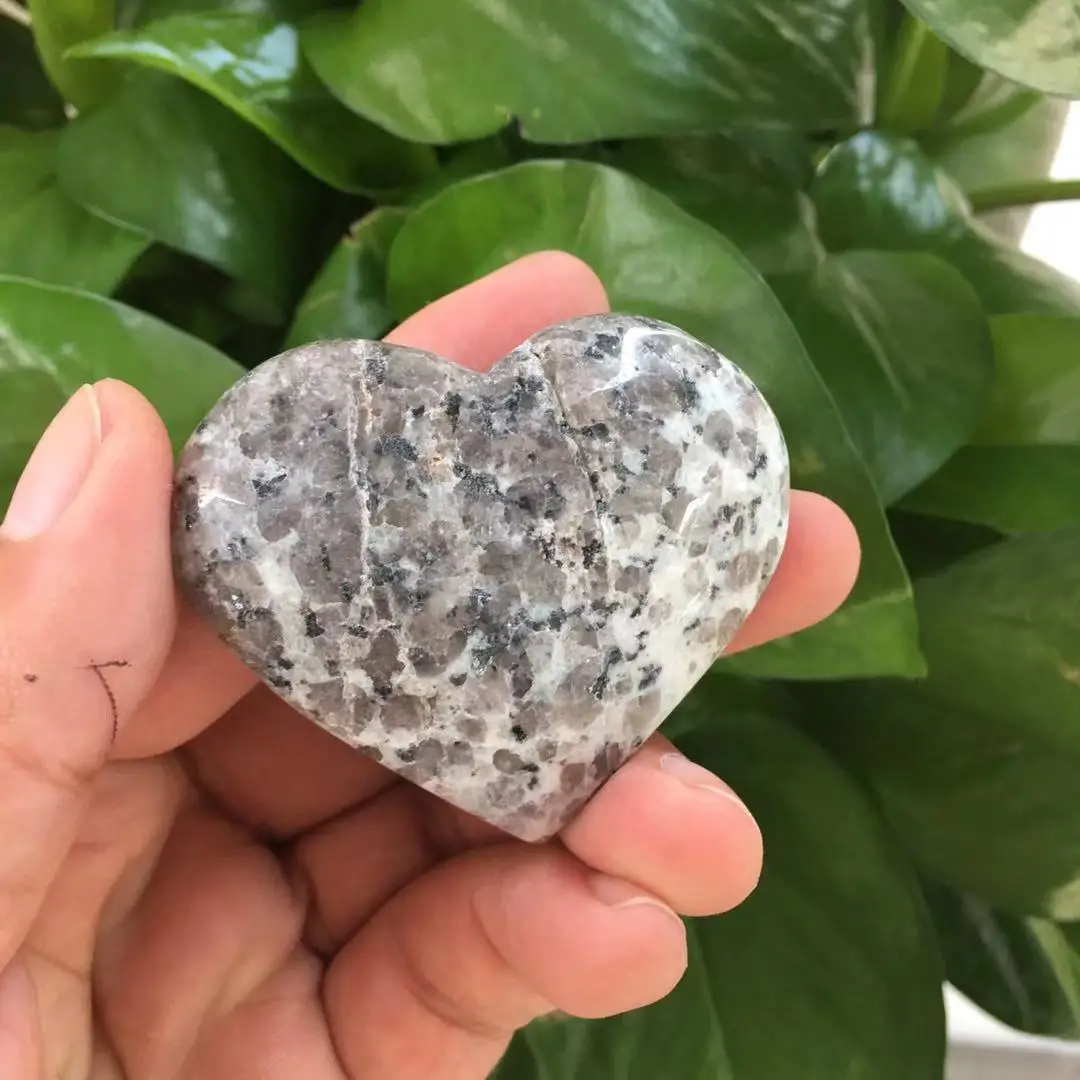 Z kiwi jasper Crystal Love Heart Shape Stone Healing beads for jewelry making