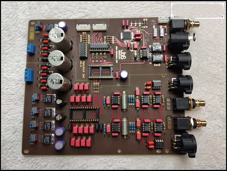 Завершенная плата аудиодекодера DAC TDA1541 для пятилетнего юбилея форума HIFI |