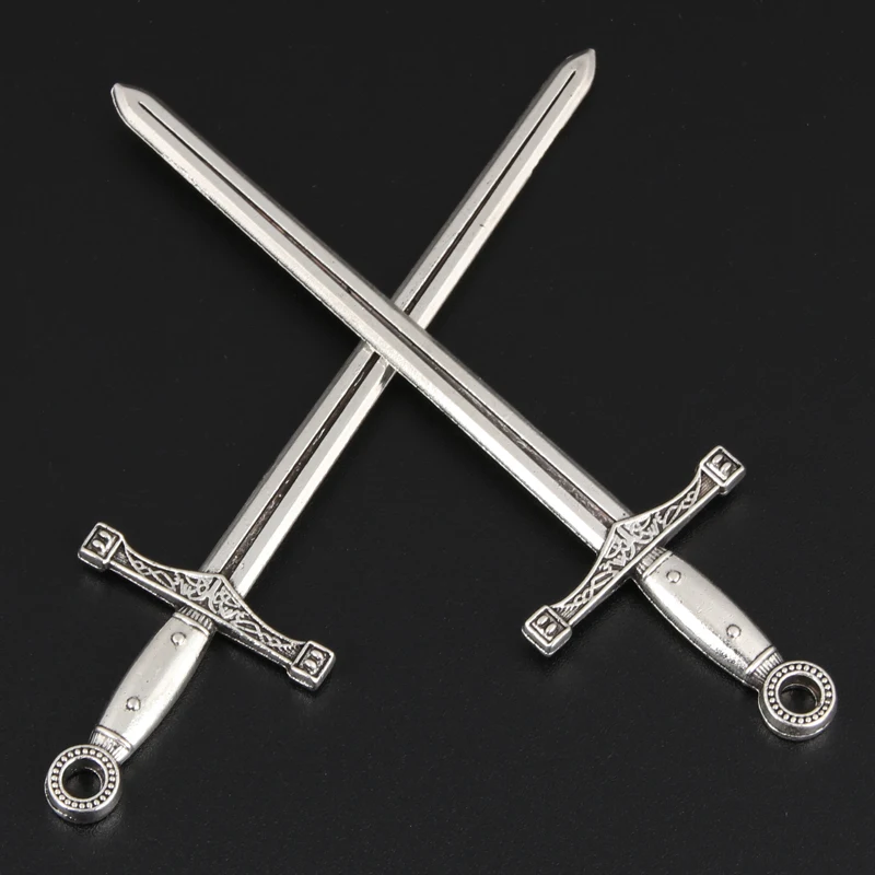 15 個シルバーカラークロス剣チャームコネクタ武器ペンダント DIY 金属