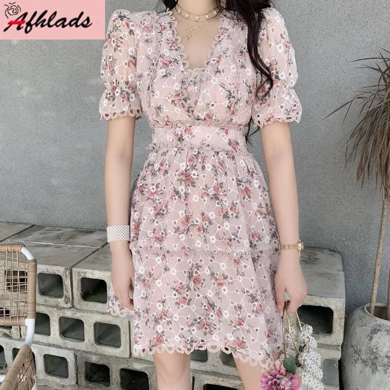 

Sweet Lace Flower Dress Female 2020 Summer New Korean Fashion V-Neck High Waist Short Sleeve Patchwork Print Mini Dress