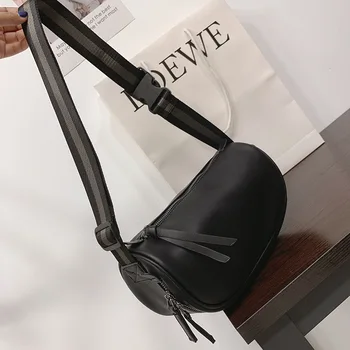 

2020 new ladies literary bag large capacity waist bag personality wild chest bag casual girl shoulder messenger bag