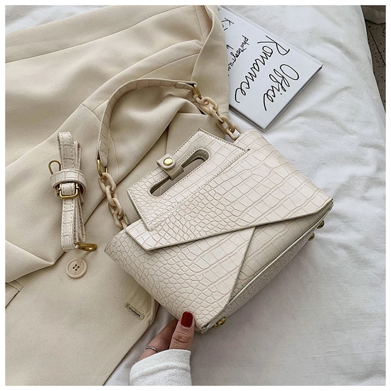 

2020 Retro crocodile pattern pu leather chain female messenger bag compact and simple one-shoulder design female travel handbag