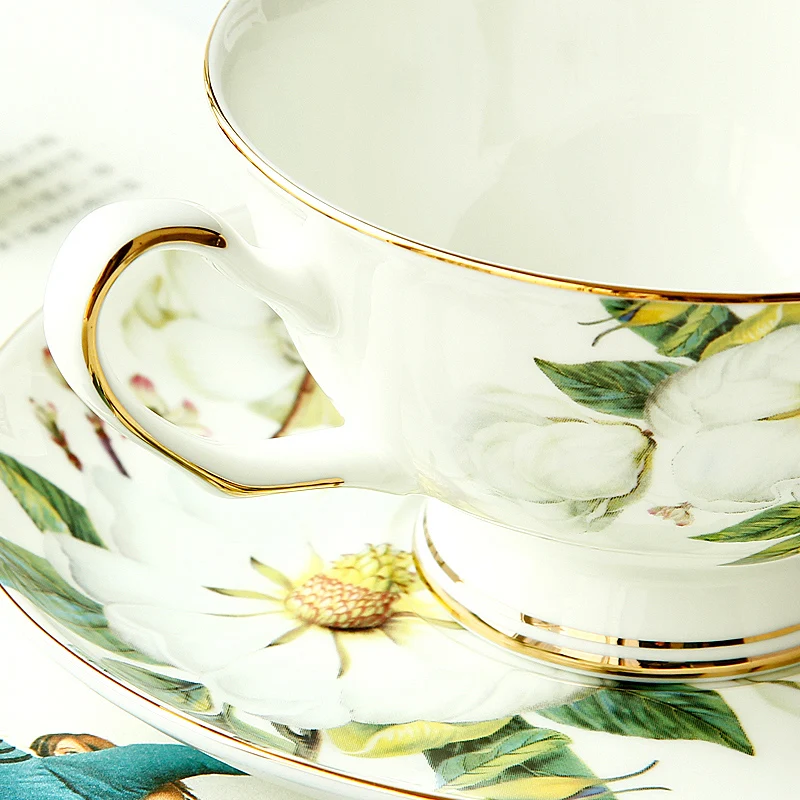 220ML Fine Bone China Tea Cup Set with Saucer Camellia Design Tasse a Cafe Ceramic Cup Espresso Coffee Cups Cup and Saucer ceramic coffee cup set