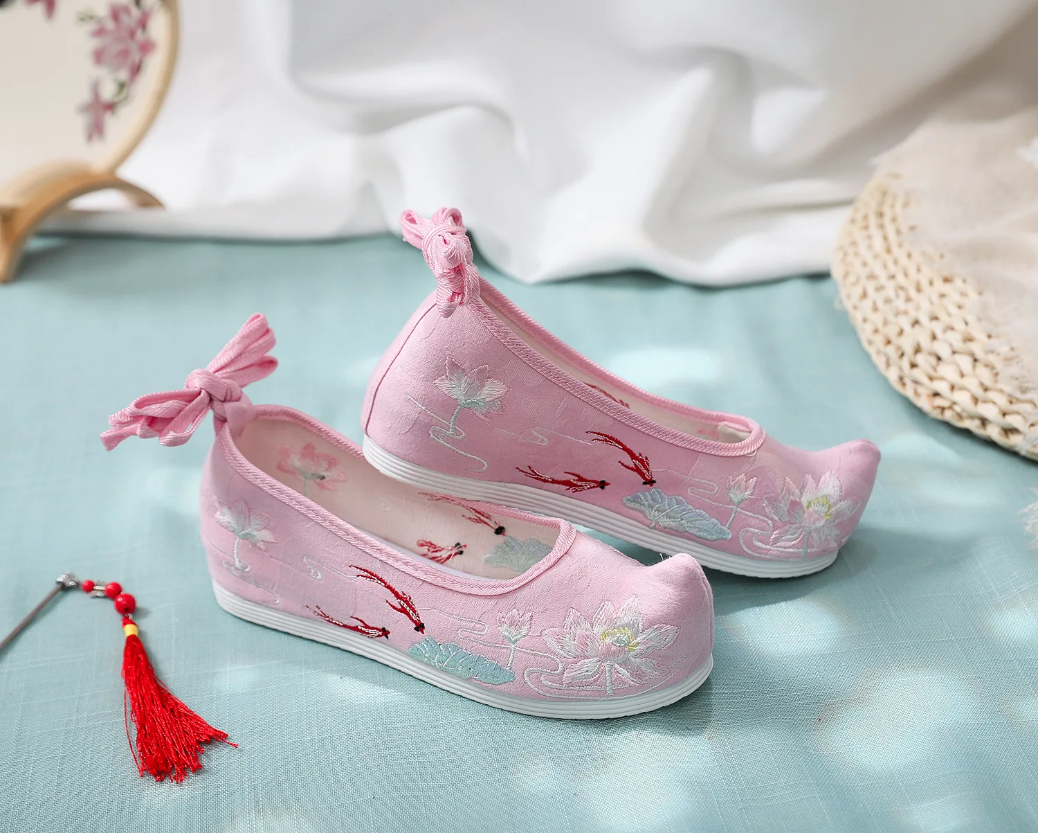 

Shen Yu Elevator 3 Centimeter Arched Shoe New Products Antique Style Lace-up Alice Head Embroidered Shoes