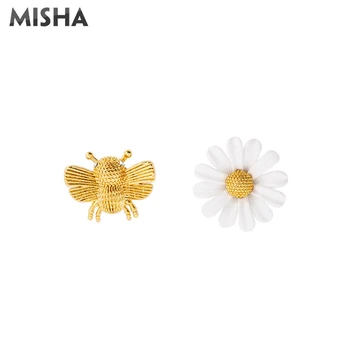 

MISHA New Fashion Earrings For Women Handmade Cute Bee White Flower Design Earrings Design Fashion Jewelry Gift For Women 2305
