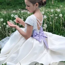 Белое Атласное платье для маленьких девочек с длинным шлейфом и большим бантом; платье с цветочным узором для девочек