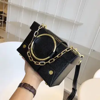 

A very distinctive brand-new concept bag, the simple and atmospheric collocation feels great
