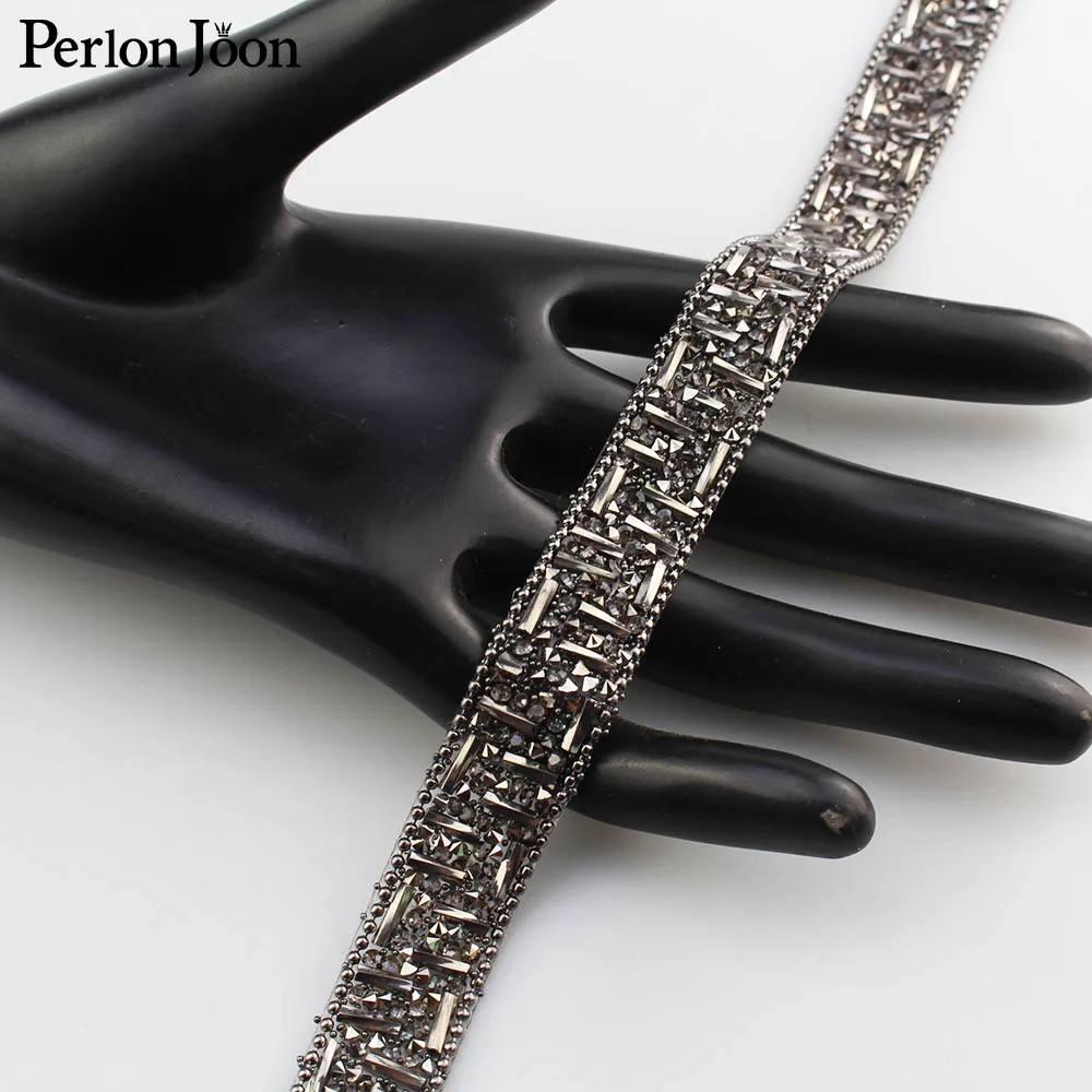 

1 yard New 1.5cm Wide Gun Black gue Rhinestone Tape Hot Crystal Webbing Geometric Design Clothing Decoration Accessories TR057