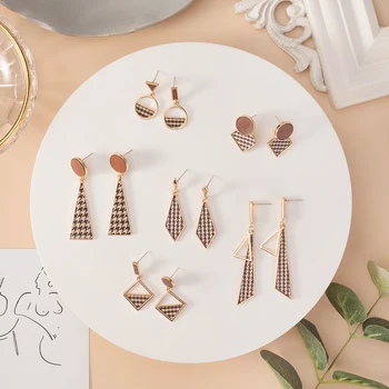 

ZWC Trend Fashion New Asymmetric Houndstooth Geometric Earrings For Women Vintage Lattice Female Temperament Charm Drop Earrings