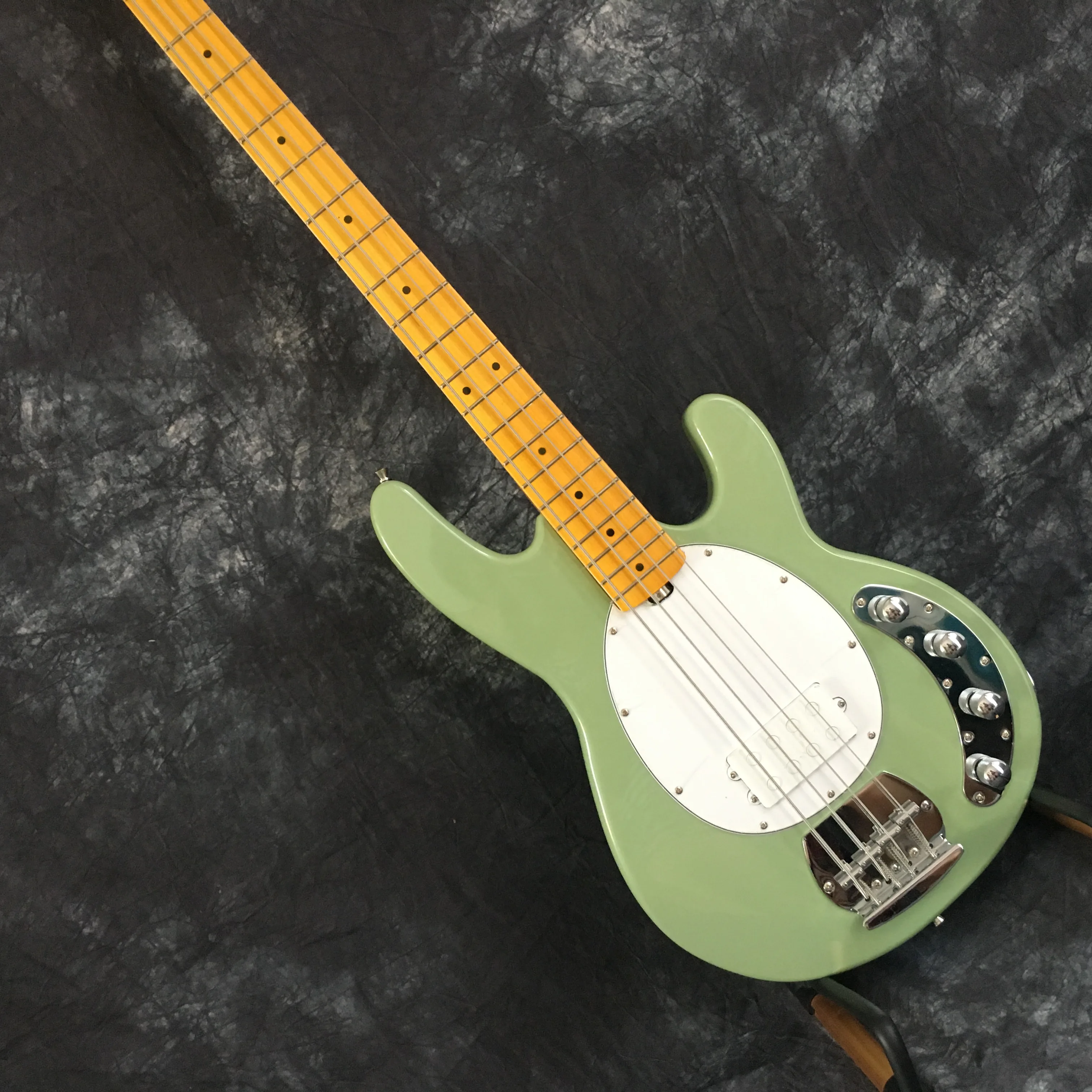 Высококачественная зеленая 4 струнная бас электрическая гитара Musicman с кленовым