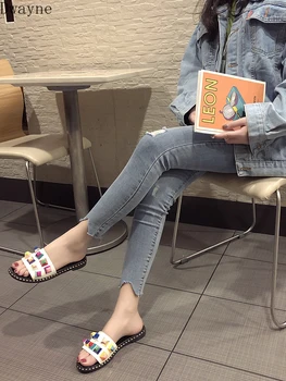 

2019 summer new flat bottom slippers Korean fashion non-slip outdoor color rivet slippers