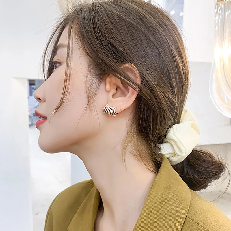 2021New Trend Gold Metal Inlaid With Diamonds Stud Earrings For Women Korean Fashion Women Earrings Party Classic Jewelry Gifts