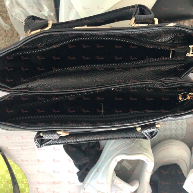 Borsa a mano da donna con ciondolo perlato e tracolla impressa_voghion.com