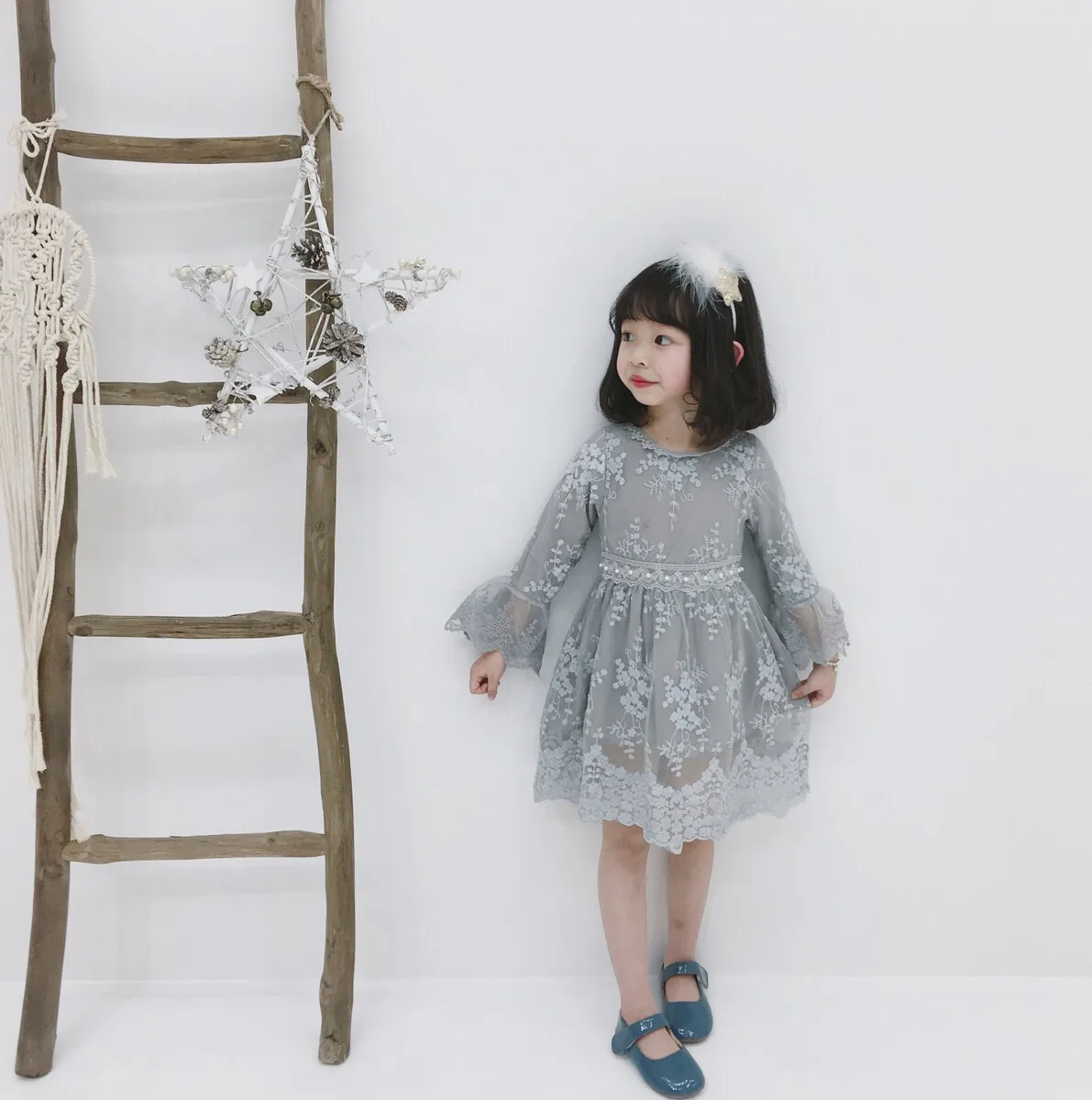 Зимнее платье для девочек одежда с длинными рукавами для маленьких девочек Детские платья для девочек, кружевное платье с цветочным узором для дня рождения, повседневная одежда для детей возрастом 7 лет