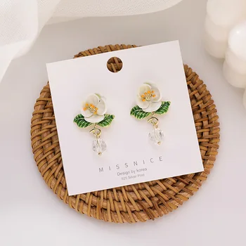 

Resin Drip Glaze White Daisy Flower Vintage Water Drop crystal Earrings Small And Exquisite Kolczyki Pendientes Aretes Jewelry