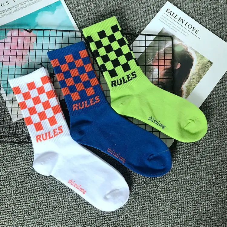Модные красивые носки для взрослых до середины голени с решетчатыми квадратными стразами; цвет черный, белый, флуоресцентный, зеленый