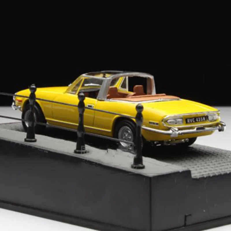 Модель статического автомобиля из металлического сплава в масштабе 1/43