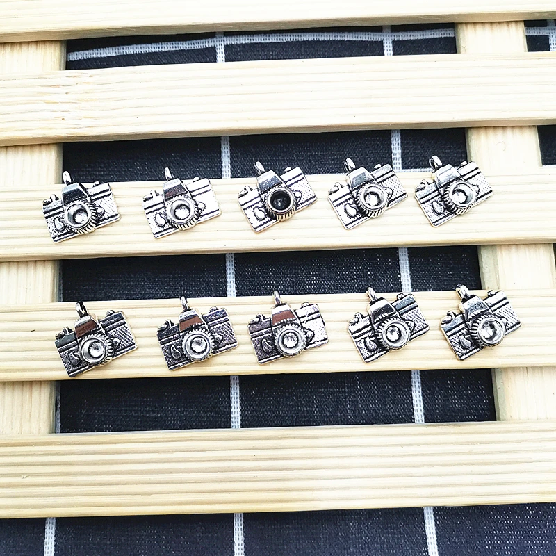 

30pcs / 1 Pack DIY Personalized Jewelry Pendant Accessories Silver Mini Camera Nameplate Model Metal Jewelry Keychain Jewelry