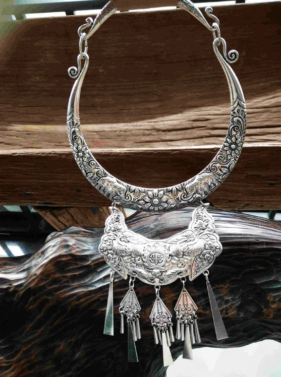 復古ミャオ族銀ネックレスレディース用ネックレス個性ミャオ族銀復古ネックレスネックレスチェーンジュエリーアクセサリー大きいネックレス ミャオ族（苗族）のハレ着用首飾り ・福・ネックレス・デッドストック