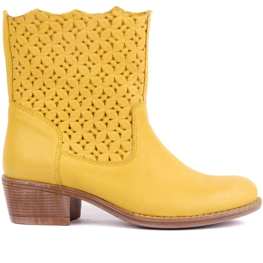 

Sail Lakers-Yellow Leather Zipperless Women Summer Boots
